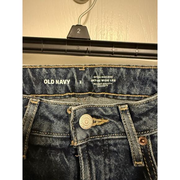 Old navy Extra High Rise sky High Wide Leg Jean, Size 2, Loose Fit - Picture 3 of 7